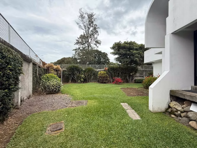 SE VENDE CASA EXCLUSIVA EN RESIDENCIAL HEREDIA CON ACCESO PRIVADO A CAMPO DE GOLF