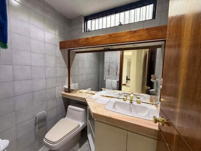 SE VENDE CASA EXCLUSIVA EN RESIDENCIAL HEREDIA CON ACCESO PRIVADO A CAMPO DE GOLF