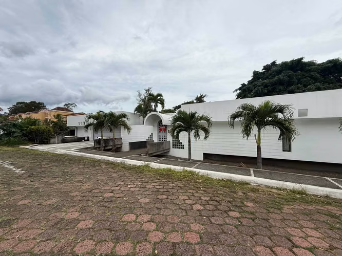 SE VENDE CASA EXCLUSIVA EN RESIDENCIAL HEREDIA CON ACCESO PRIVADO A CAMPO DE GOLF