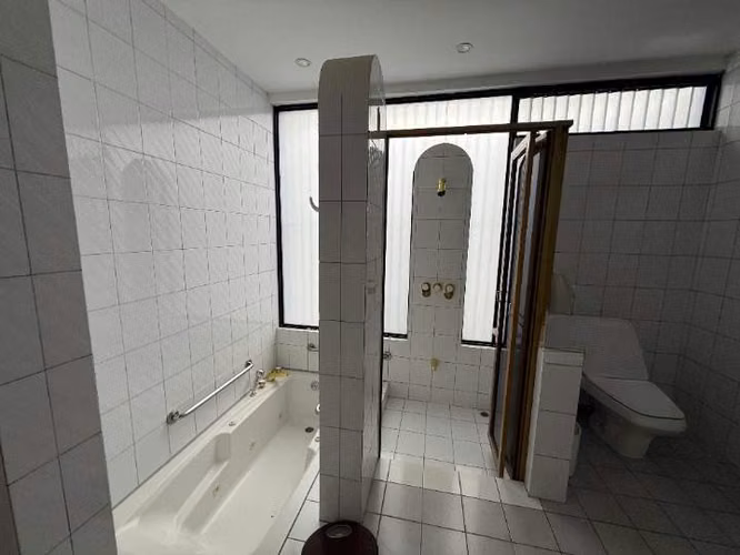 SE VENDE CASA EXCLUSIVA EN RESIDENCIAL HEREDIA CON ACCESO PRIVADO A CAMPO DE GOLF