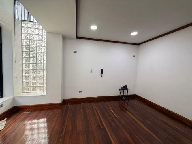 SE VENDE CASA EXCLUSIVA EN RESIDENCIAL HEREDIA CON ACCESO PRIVADO A CAMPO DE GOLF