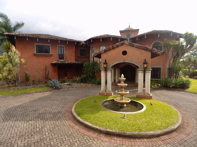 CASA DE LUJO EN SANTA ANA EN ALQUILER - Imagen 6