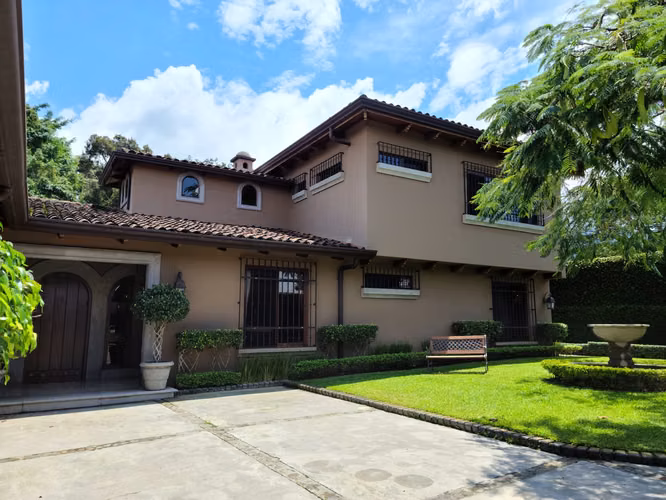 ALQUILER¡¡¡ESCAZU  CASA DE LUJO UBICACION ESTRATEGICA UNA JOYA ARQUITECTONICA