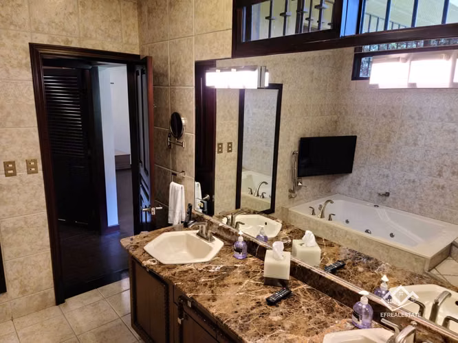 ALQUILER¡¡¡ESCAZU  CASA DE LUJO UBICACION ESTRATEGICA UNA JOYA ARQUITECTONICA