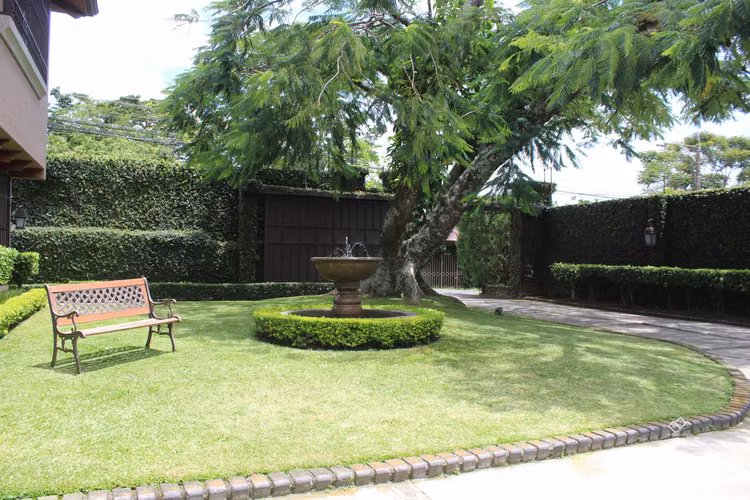 ALQUILER¡¡¡ESCAZU  CASA DE LUJO UBICACION ESTRATEGICA UNA JOYA ARQUITECTONICA