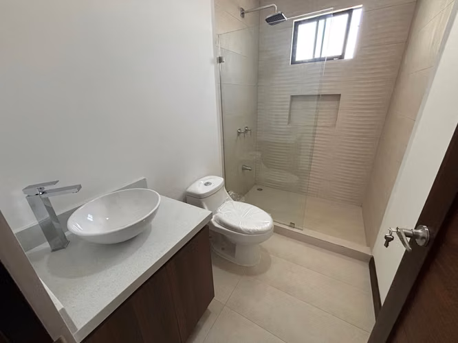 Venta de casa de 4 dormitorios en condominio, Tres Ríos, 5820