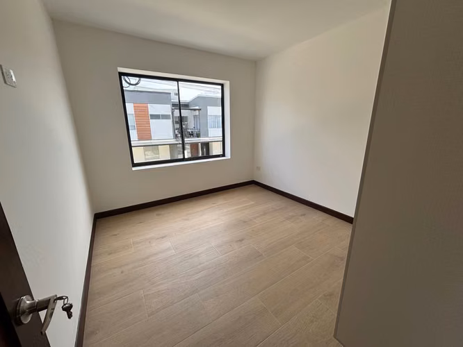 Venta de casa de 4 dormitorios en condominio, Tres Ríos, 5820