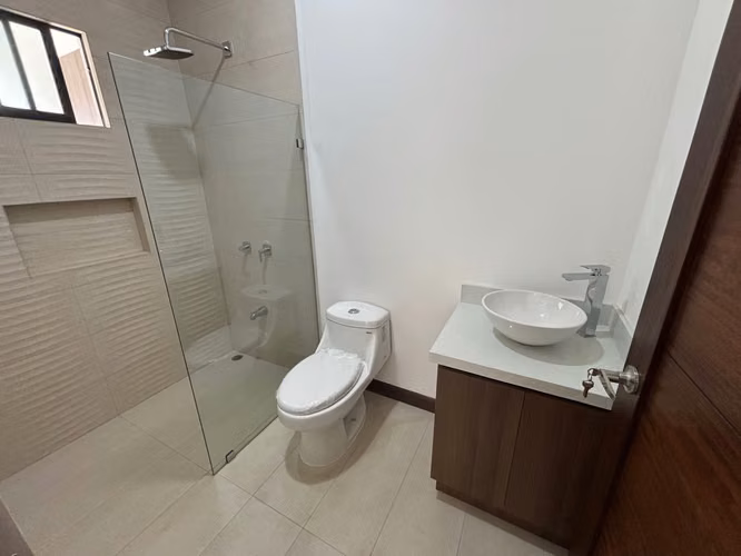 Venta de casa de 4 dormitorios en condominio, Tres Ríos, 5820