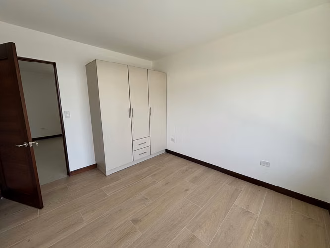 Venta de casa de 4 dormitorios en condominio, Tres Ríos, 5820