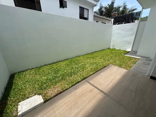Venta de casa de 4 dormitorios en condominio, Tres Ríos, 5820