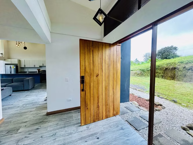 Espléndida Casa Moderna ubicada en Vásquez de Coronado, Cascajal, San José.