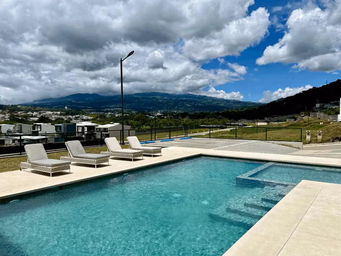VENTA DE CASA NUEVA EN CONDOMINIO - AYARCO385 - CURRIDABAT