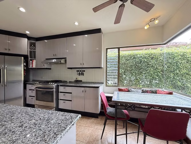 Ahora a Precio de Oportunidad! Casa de Una Planta en Condominio Exclusivo en Santa Ana ID24250