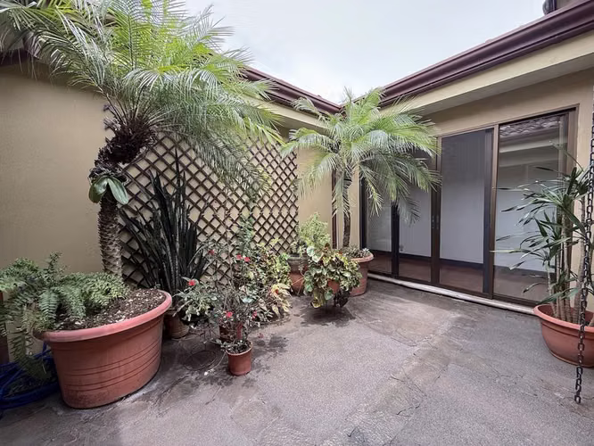 Ahora a Precio de Oportunidad! Casa de Una Planta en Condominio Exclusivo en Santa Ana ID24250