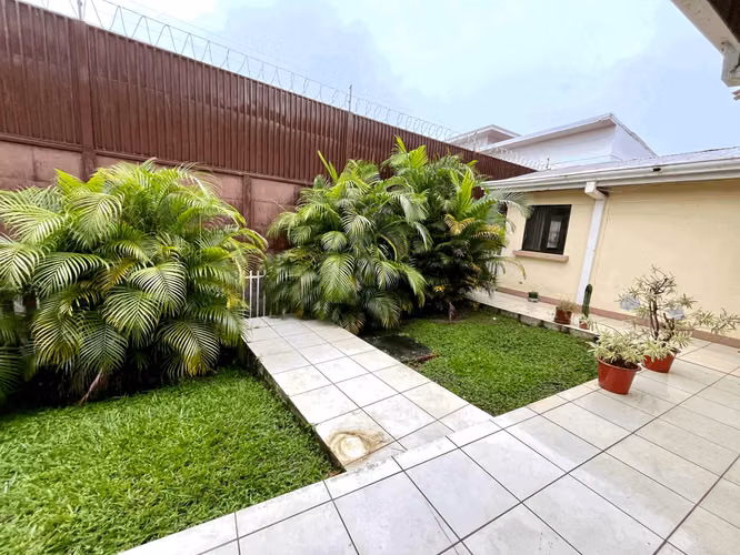 SE VENDE CASA INDEPENDIENTE PARA REMODELAR - ALTO DE LAS PALOMAS - SANTA ANA - Imagen 3