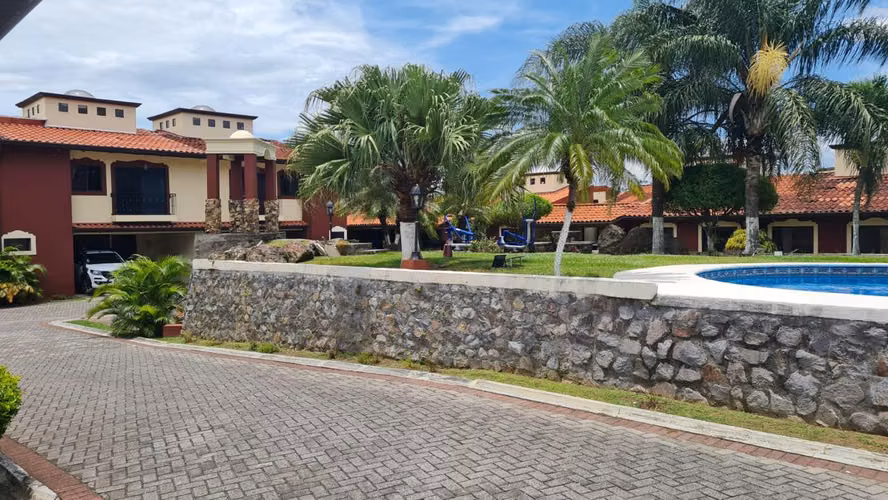 VENTA DE CASA EN CONDOMINIO SANTA ANA