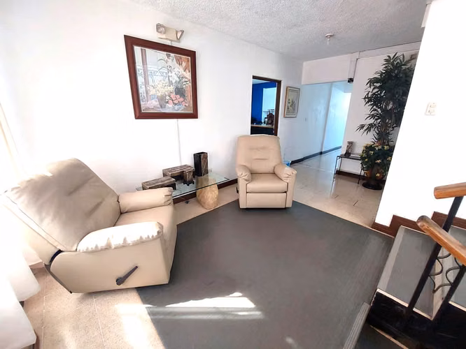 Edificio Comercial: San José: Ideal para Oficinas, Condos o Inversión Mixta: 2.166 m²