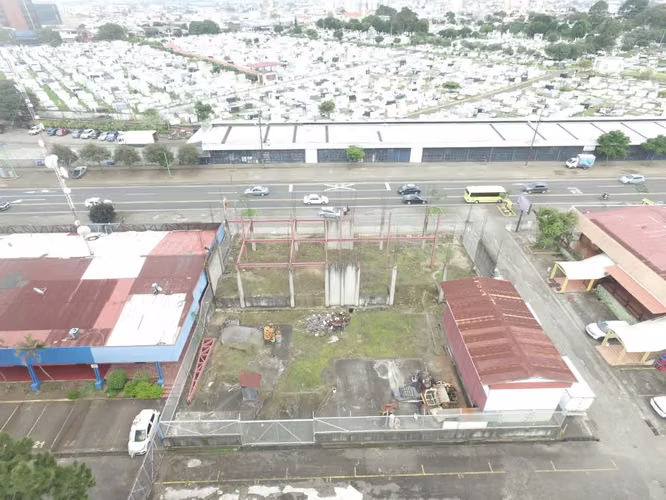 Se vende  Lote - Zona Comercial/Residencial - Excelente Ubicación