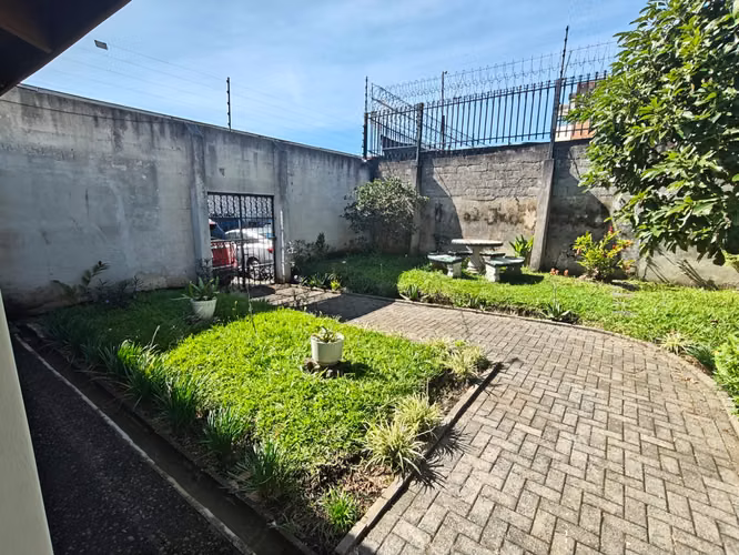 Se Alquila Casa en Paseo Colón – Zona Mixta Comercial/Residencial