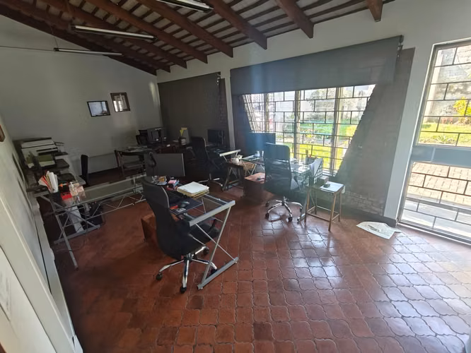 Se Alquila Casa en Paseo Colón – Zona Mixta Comercial/Residencial