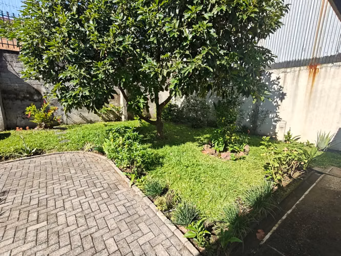 Se Alquila Casa en Paseo Colón – Zona Mixta Comercial/Residencial