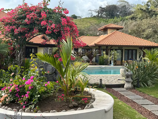 REDUCED $200K! Luxury Estate in Vista Atenas! - Imagen 6