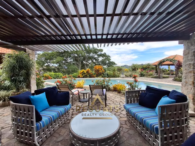 REDUCED $200K! Luxury Estate in Vista Atenas! - Imagen 8