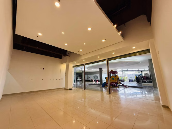 VENTA DE LOCAL COMERCIAL, EN ZONA CENTRO, DESAMPARADOS