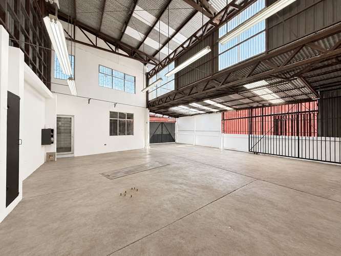 Alquiler / Venta Local Comercial o Bodega Moravia Centro - Alta Exposición