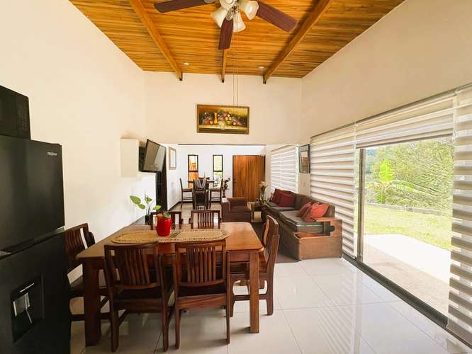 CASA EN VENTA, ALAJUELA, GRECIA, TERRENO GRANDE - Imagen 3