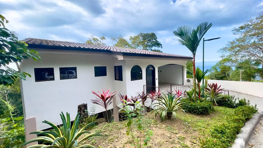 Venta Casa en  Puntarenas Punta Leona | Vista al Mar y Piscina Privada | ¡REBAJADA!