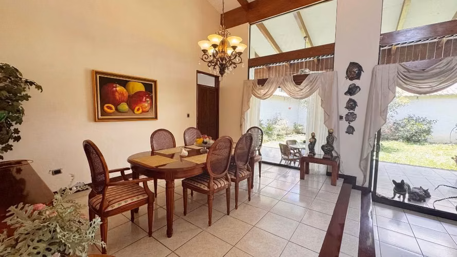 VENTA DE CASA INDEPENDIENTE EN TREJOS MONTEALEGRE ESCAZU