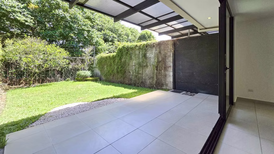 Alquiler de moderna casa ubicada en Santa Ana - Imagen 3