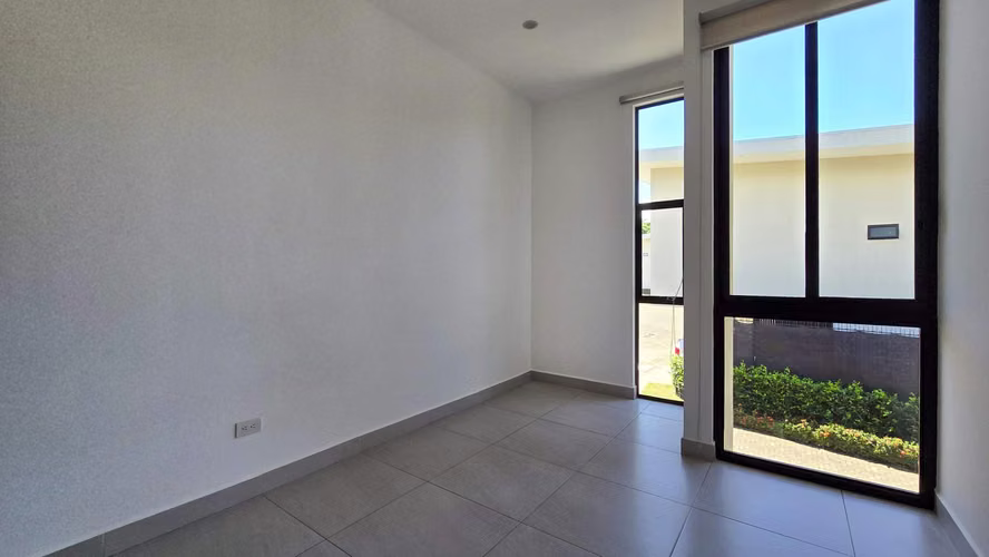 Alquiler de moderna casa ubicada en Santa Ana - Imagen 10
