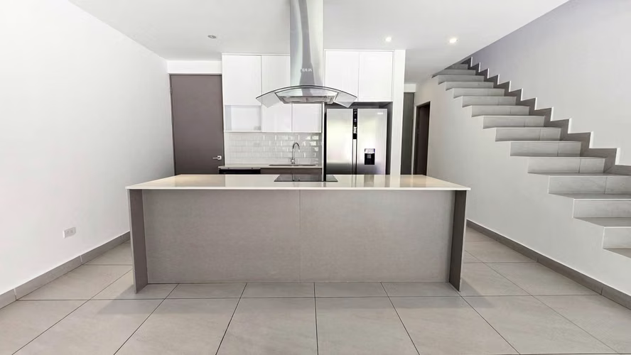 Alquiler de moderna casa ubicada en Santa Ana - Imagen 5