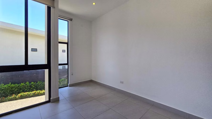 Alquiler de moderna casa ubicada en Santa Ana - Imagen 11
