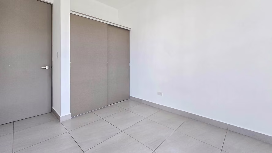 Alquiler de moderna casa ubicada en Santa Ana - Imagen 12