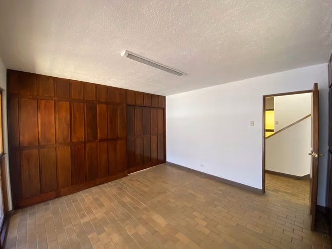 Alquiler de Exclusiva Casa Comercial en los Yoses, San José. 5701