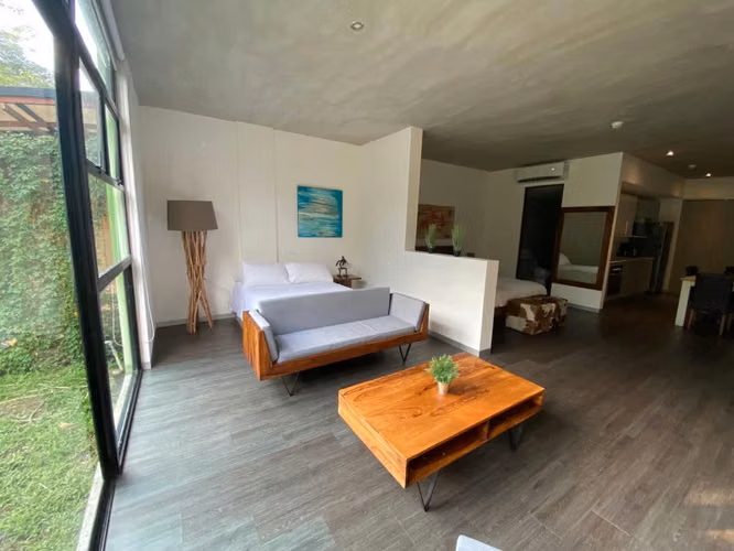 Apartamento moderno ubicado en Santa Ana. Amoblado y con jardín privado. - Imagen 3