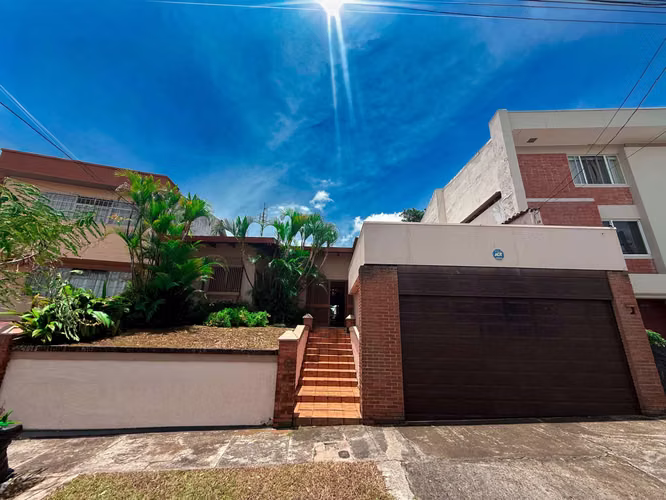 Se vende Casa Rohrmoser 3 habitaciones - 2.5 baños
