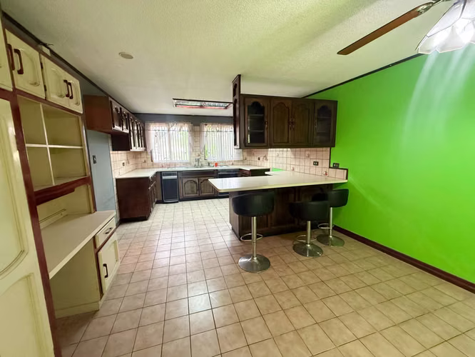 Se vende Casa Rohrmoser 3 habitaciones - 2.5 baños