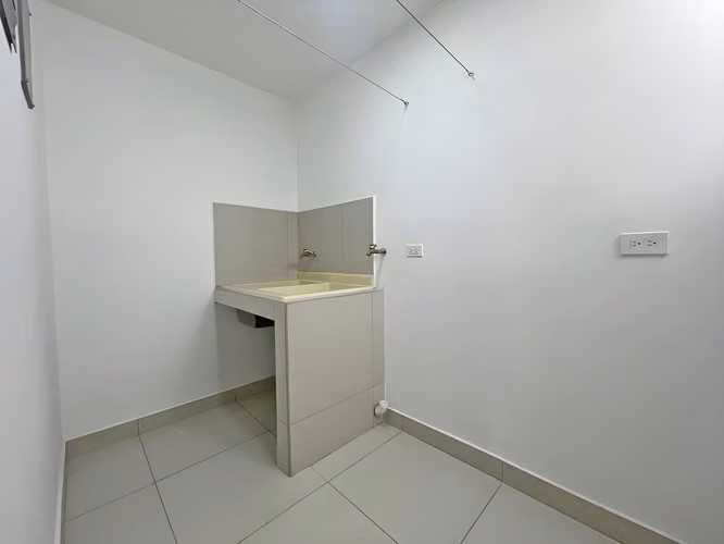 VENTA DE EDIFICIO CON 6 APARTAMENTOS – PAVAS CENTRO