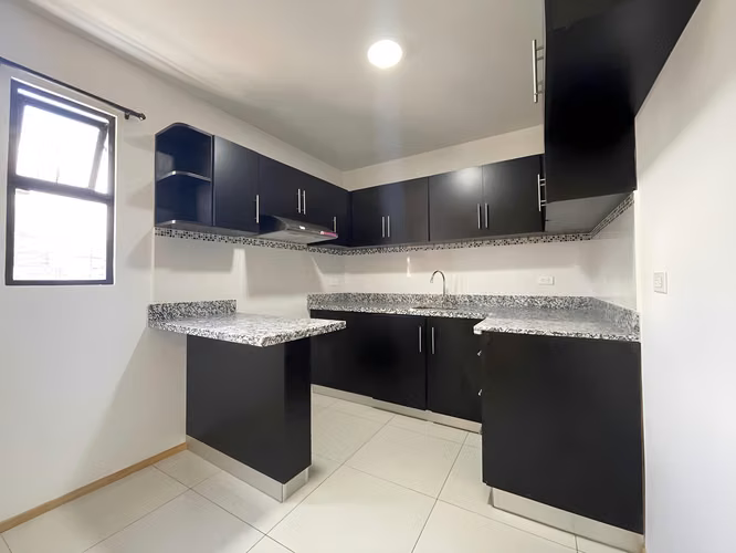 VENTA DE EDIFICIO CON 6 APARTAMENTOS – PAVAS CENTRO