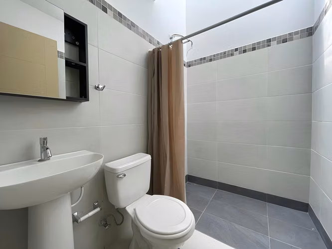 VENTA DE EDIFICIO CON 6 APARTAMENTOS – PAVAS CENTRO