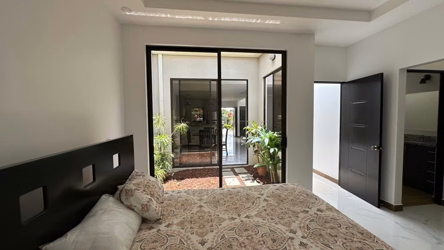 ¡La casa de sus sueños en la Trinidad de Moravia! - Imagen 14
