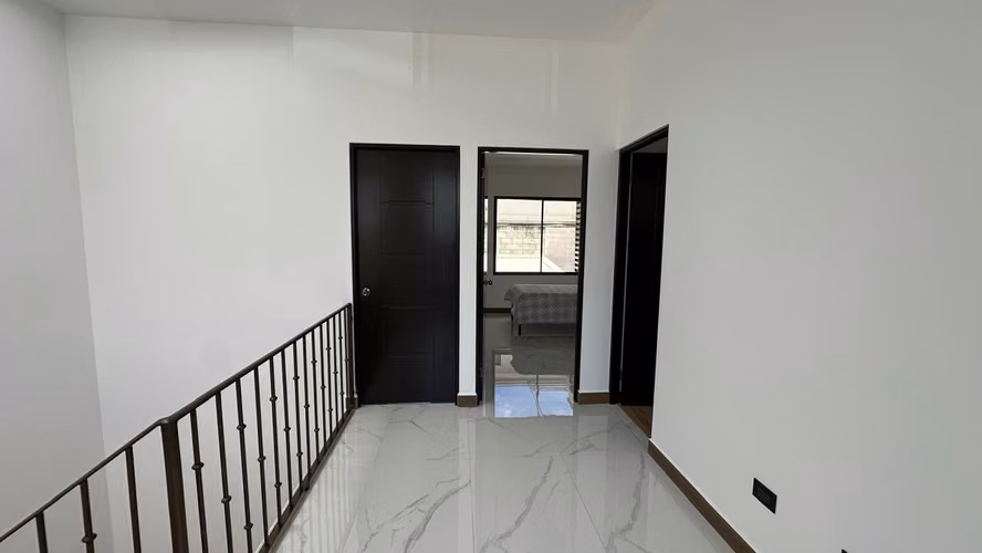 ¡La casa de sus sueños en la Trinidad de Moravia! - Imagen 13