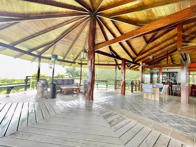 Casa con Techo Estelar Retráctil con Apartamento de visitas-Vistas-San Rafael Heredia