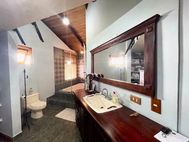 Casa con Techo Estelar Retráctil con Apartamento de visitas-Vistas-San Rafael Heredia