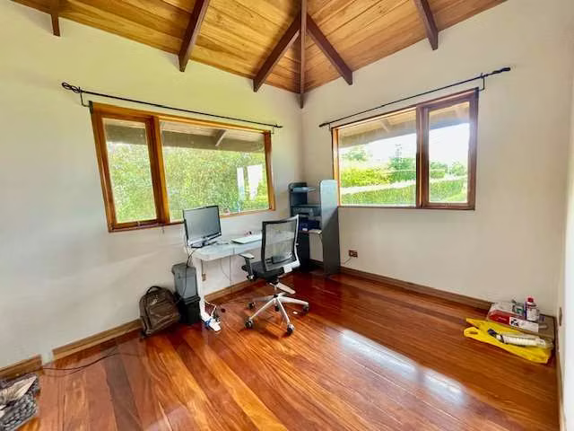 Casa con Techo Estelar Retráctil con Apartamento de visitas-Vistas-San Rafael Heredia