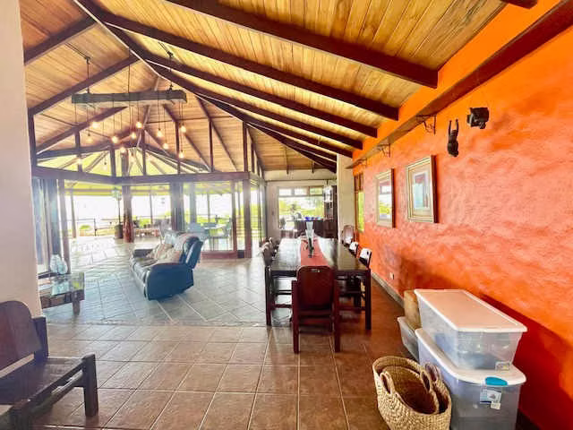 Casa con Techo Estelar Retráctil con Apartamento de visitas-Vistas-San Rafael Heredia